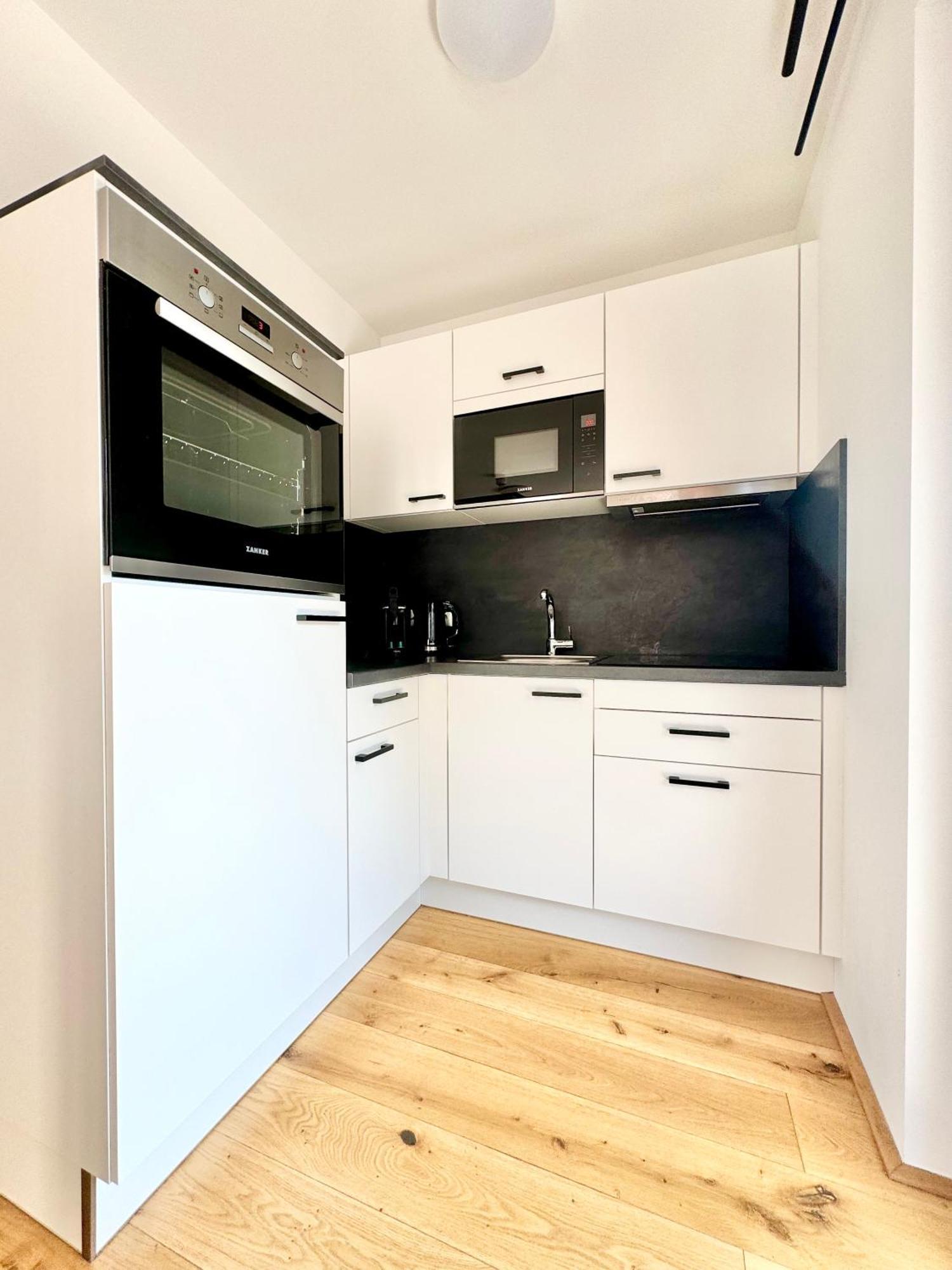 Stylische Wohnung Mit Balkon Вена Экстерьер фото